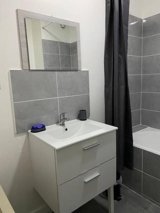 Apartment Joli Avec Parking Prive, Bien Situe