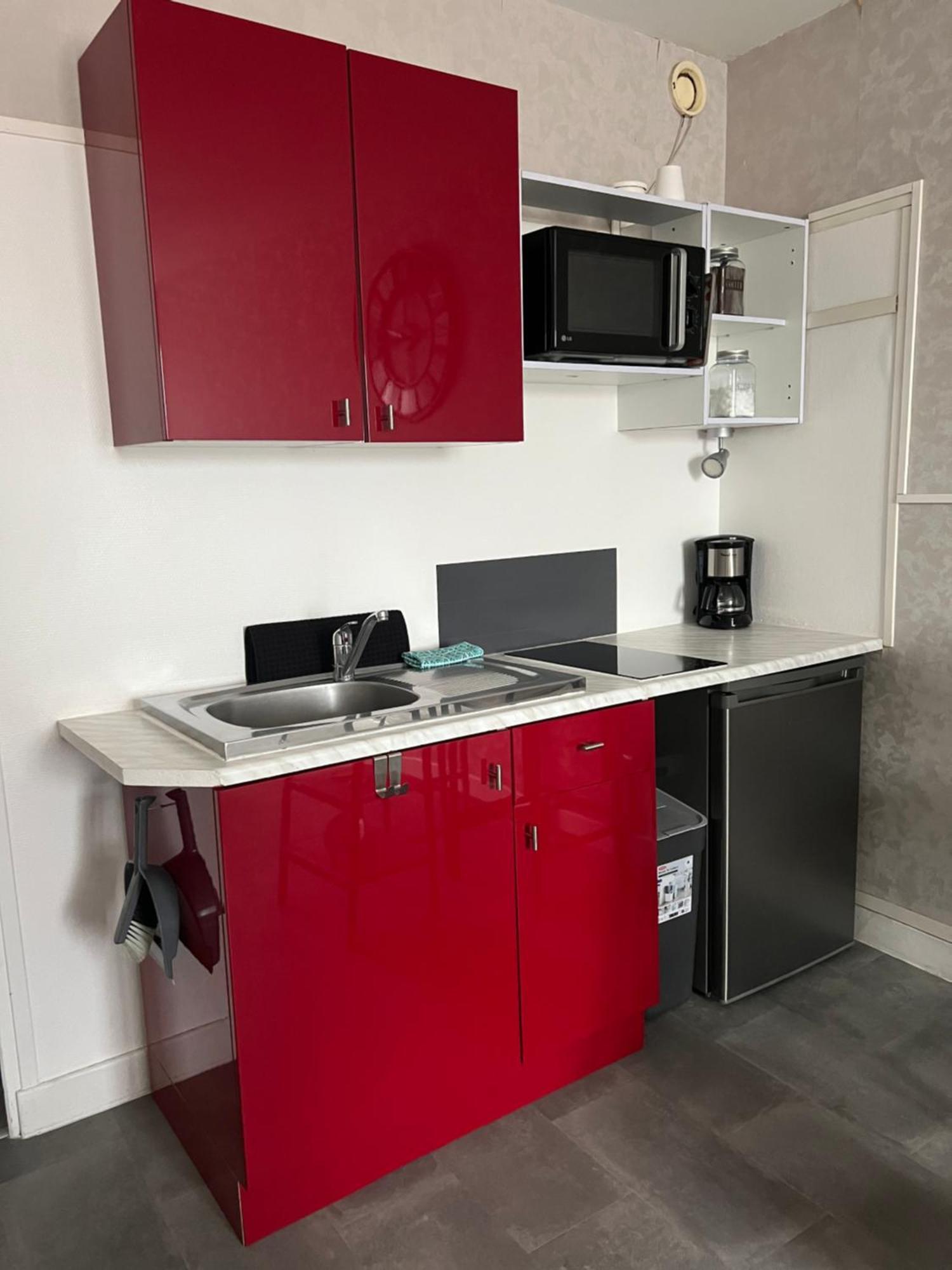 Joli Avec Parking Prive, Bien Situe * Moulins (Allier)
