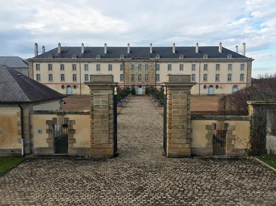 Joli Avec Parking Prive, Bien Situe * Moulins (Allier)